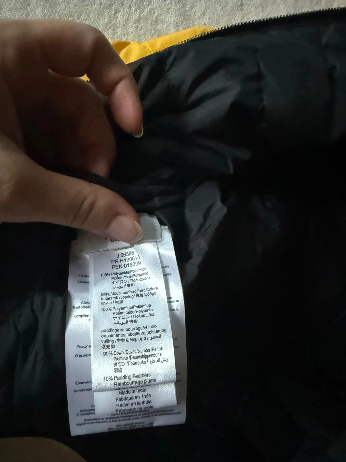 Doudoune réversible Hugo Boss jaune et noir 4 ans Novo com etiqueta – photo 6